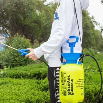 Pulvérisateur utilisé par une personne