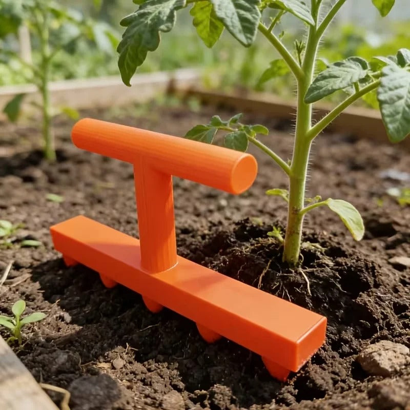 semoir jardinier planter dans la terre près des tomates